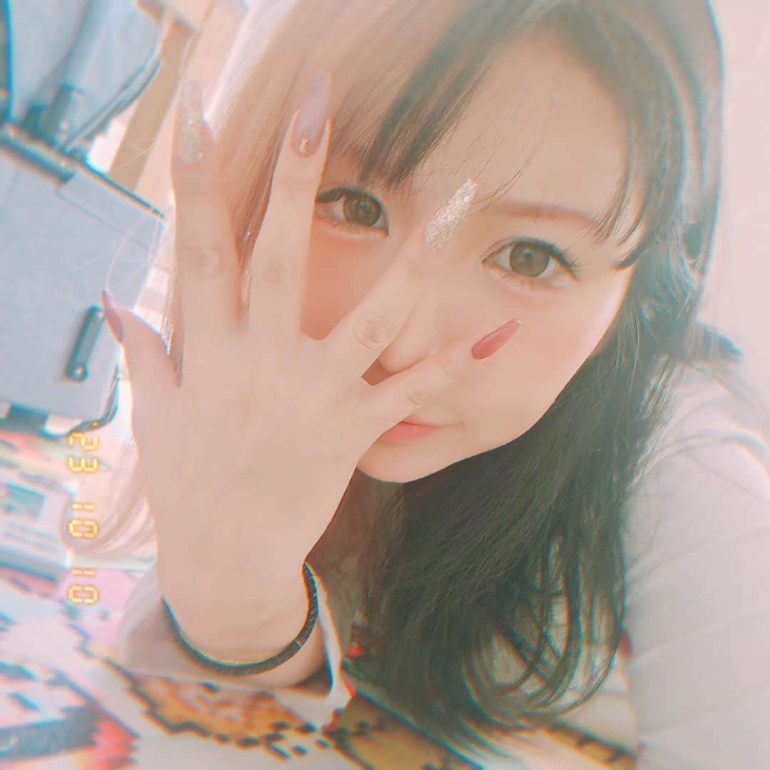 兎味ペロリナのインスタグラム：「NEWおつめじ💅秋ラキラ✨  #赤ネイル #秋ネイル #ラメネイル #シンプルネイル #nailart  #nails  #おつめじ💅」