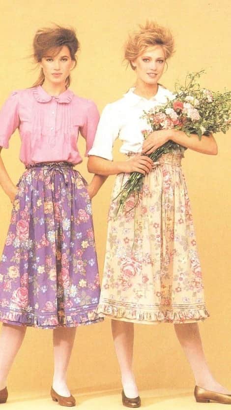 ベッキー・クルーエルのインスタグラム：「do you know Laura Ashley? 🎀 some of my vintage dresses from the 70s and onwards! Which is your fave? 😄」