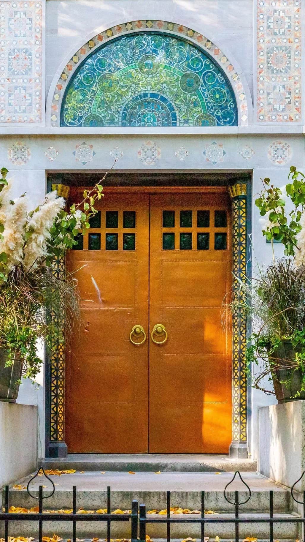 クリスティーズのインスタグラム：「Celebrate unique architectural vision and innovative design at The Tiffany Ayer Mansion. Built in 1902 on Boston’s Commonwealth Avenue, this 15,600-square-foot residence is the last remaining home designed by prolific American artist Louis Comfort Tiffany. The 6-bedroom, 9-bathroom townhome stands 5 stories tall on quaint Marlborough Street and features a sleek façade with eye-catching details that are true Tiffany-style. Take a look inside at the link in our bio. Discover more about this listing via @christiesrealestate | Represented by @landvestrealestate  —— #louiscomforttiffany #bostonrealestate #historichouse #christies #tiffanyandco」