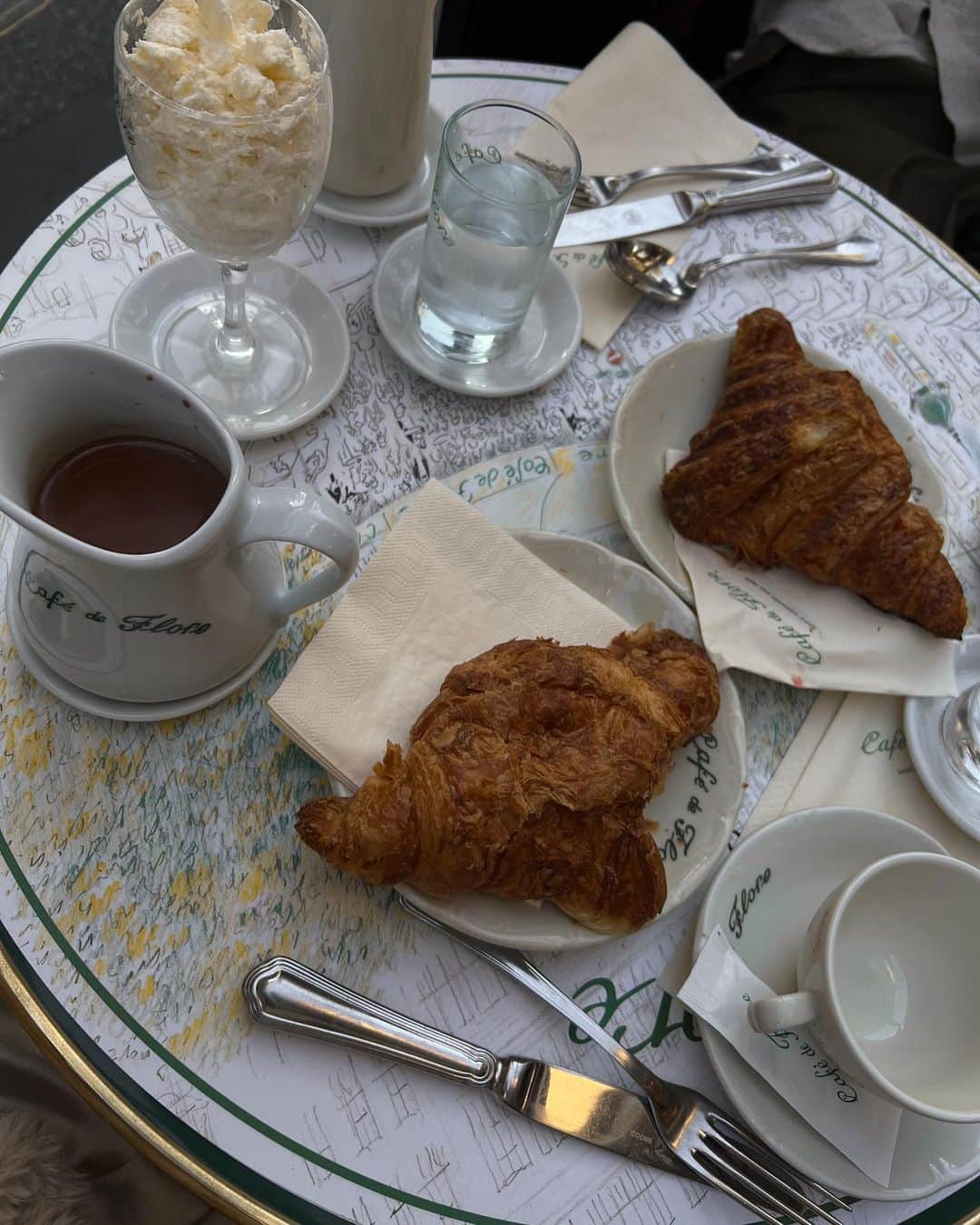 佐藤マクニッシュ怜子さんのインスタグラム写真 - (佐藤マクニッシュ怜子Instagram)「my kinda morning in Paris ☕️」10月10日 0時59分 - reikoofficial