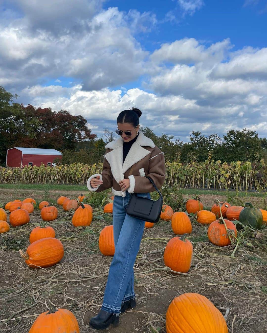 Brooke Marie Hylandのインスタグラム：「showed up with my 🎃」