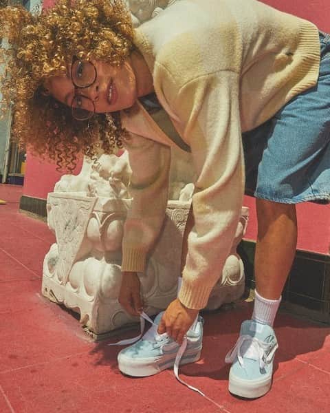 vans girlsのインスタグラム：「Level up with the Knu Stack. Fresh color ways are available at the link in bio.」