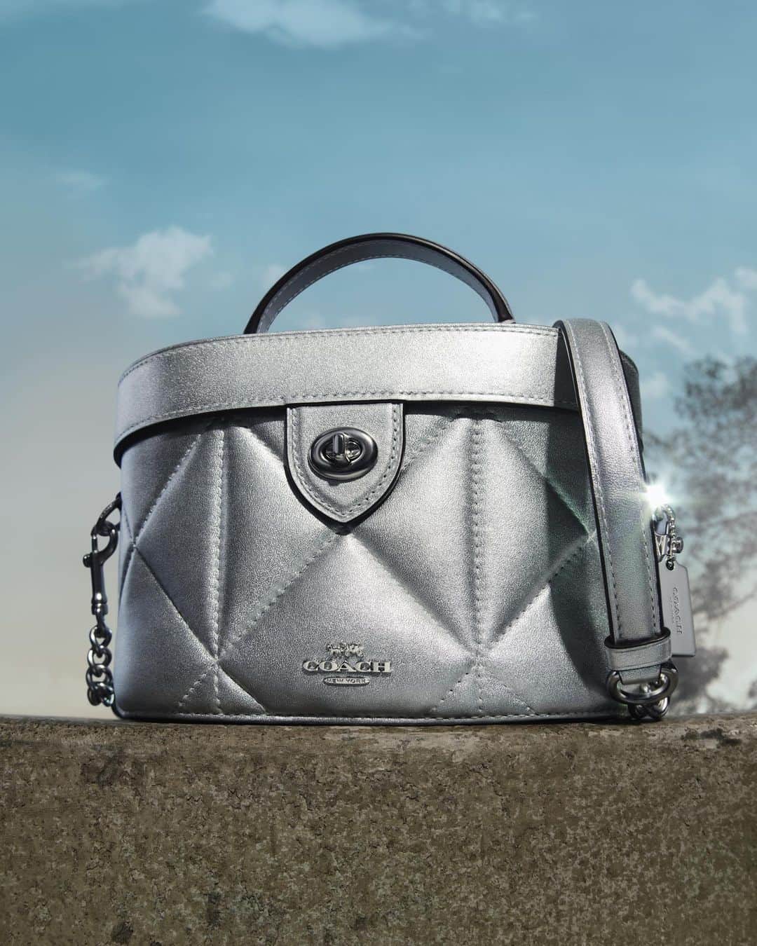 コーチのインスタグラム：「The closest you can get to carrying a disco ball. 🪩   #WearYourShine. Our Fall 2023 story is a call to resist your inner critic and show your most confident self.  #CourageToBeReal #CoachOutlet」