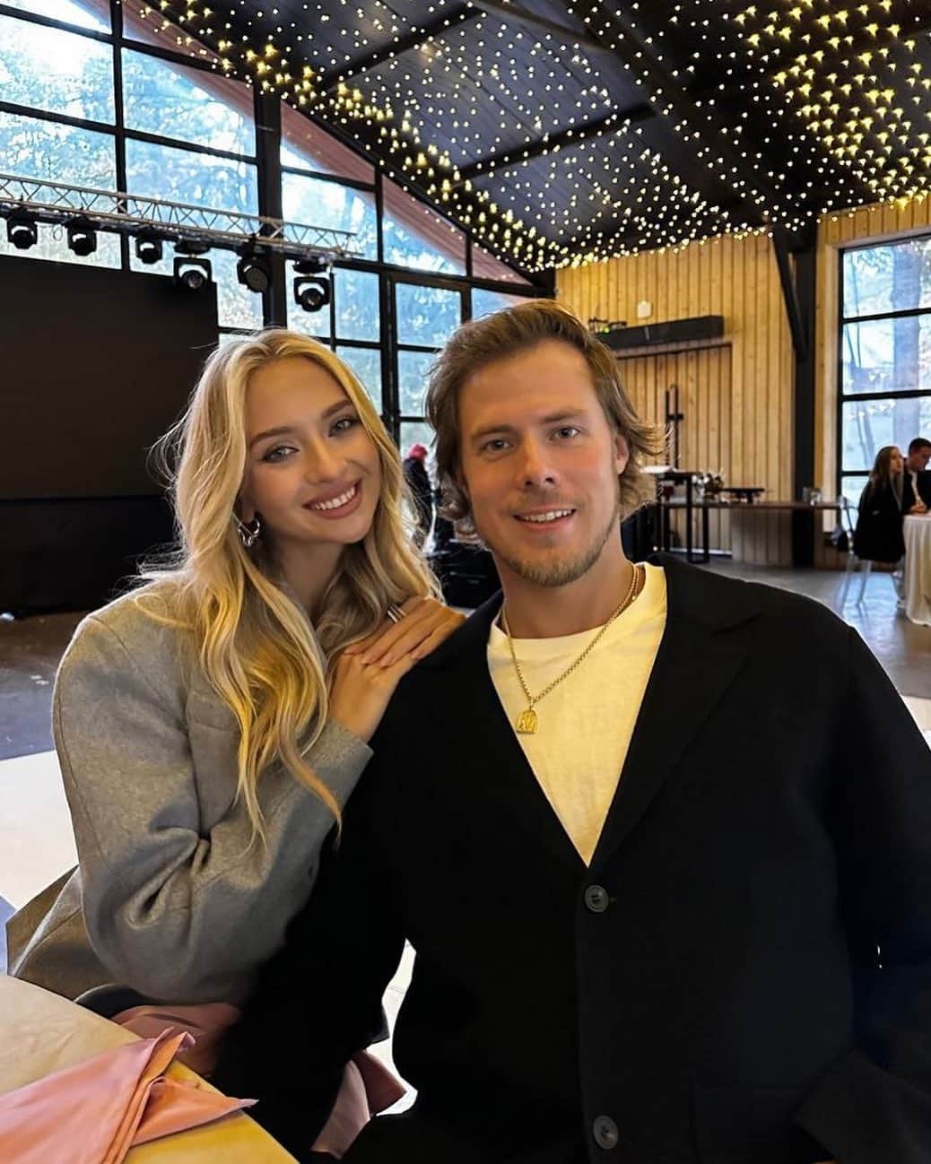 ニキータ・カツァラポフのインスタグラム：「На свадьбе друзей ❤️」