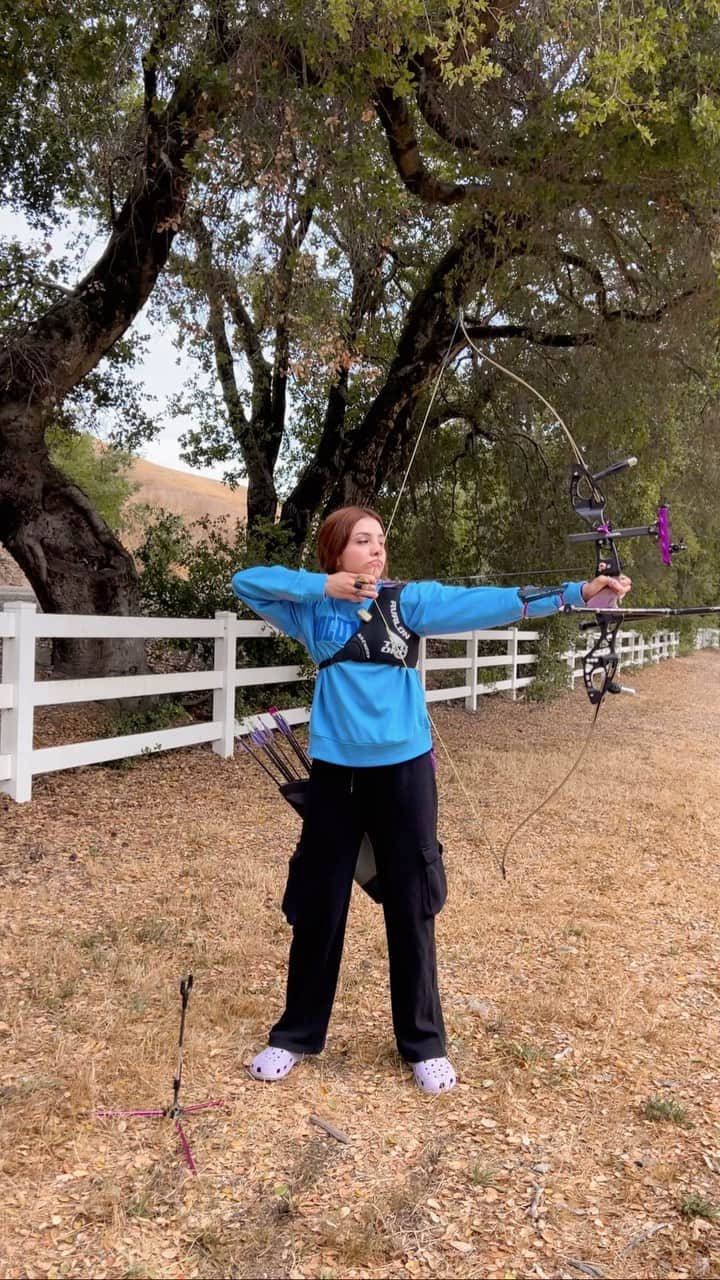 バレンティナ・アコスタ・ギラルドのインスタグラム：「Nada en especial que decir, simplemente corté el video sin intentarlo y es casi perfecto para ser un loop. De haberlo hecho a propósito no lo habría logrado 🥸 a, y estoy feliz de poder entrenar ahora a 15 min de la casa, en vez de tener que manejar una hora 😮‍💨 Ahora si se va a poder entrenar como se debe 🥳」