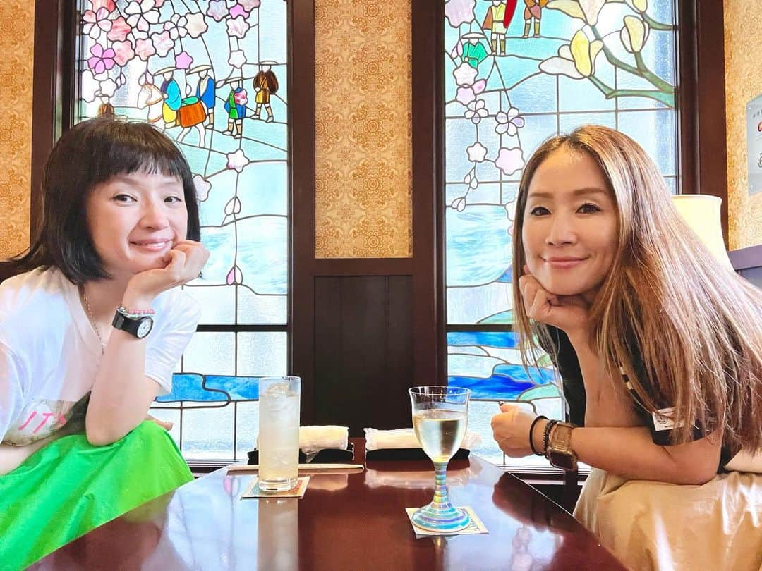 千秋さんのインスタグラム写真 - (千秋Instagram)「金沢🪭 大正時代ぽいホテルに泊まったり、美味しい和食を食べたり、浴衣着てザ・女子旅👘  アメリカ在住のかずから見ると全てが日本の魅力なんだって！  #金沢旅行 #千秋旅日記 #女子旅  詳しくは #千秋の歌YouTube で今度やります😉」10月10日 12時11分 - chiaki77777