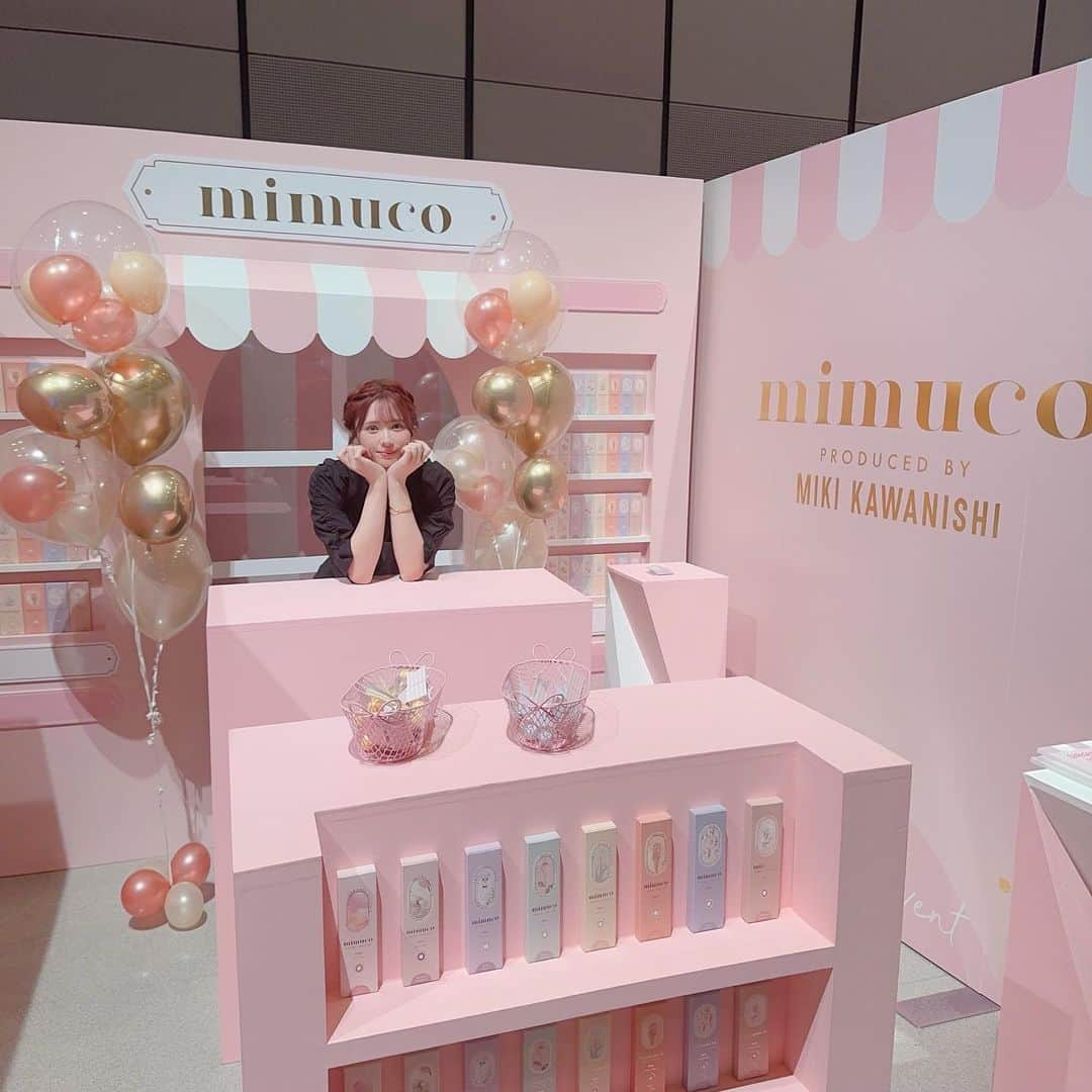 河西美希のインスタグラム：「🧸🍭  昨日はドンキカラコンフェスでした🫶  @mimuco_official のブースが 可愛すぎてパシャリ🤳  久々に会えて嬉しかったよー😭💕 またイベント出来るよう頑張るね💪  #ドンキカラコンフェス2023 #mimuco #ミムコ #カラコン」