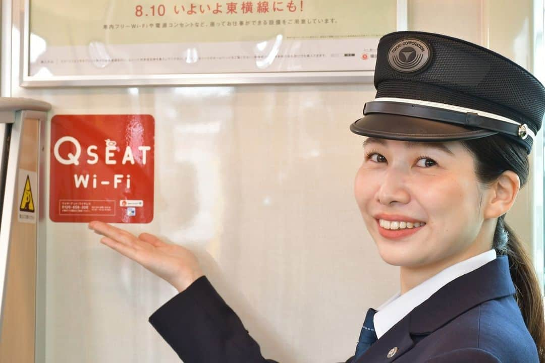 東急電鉄さんのインスタグラム写真 - (東急電鉄Instagram)「. 【自分へのご褒美にQSEATのご利用はいかがですか？】  〈写真１枚目〉 東横線に導入されたQSEAT車両は４・５号車に連結 大井町線とは異なる赤系のカラー  〈写真２枚目〉 パソコンやスマートフォンの充電に便利な電源コンセント  〈写真３枚目〉 ペットボトルなどの飲み物のお持ち込みに便利なカップホルダー （※のるるんwaterは付属品ではございません）  〈写真４枚目〉 パソコンやスマートフォンご利用のお客様に便利な無料フリーＷｉ-Fｉ  ゆったりとした空間のQSEAT ご利用お待ちしております。  #東急電鉄 #東横線 #東急線 #QSEAT #QＳＥＡＴ #Qシート #フリーwifi #5050系 #5050系4000番台 #急行 #通勤時間どう使う？ #のるるん」10月10日 17時00分 - tokyu_railways