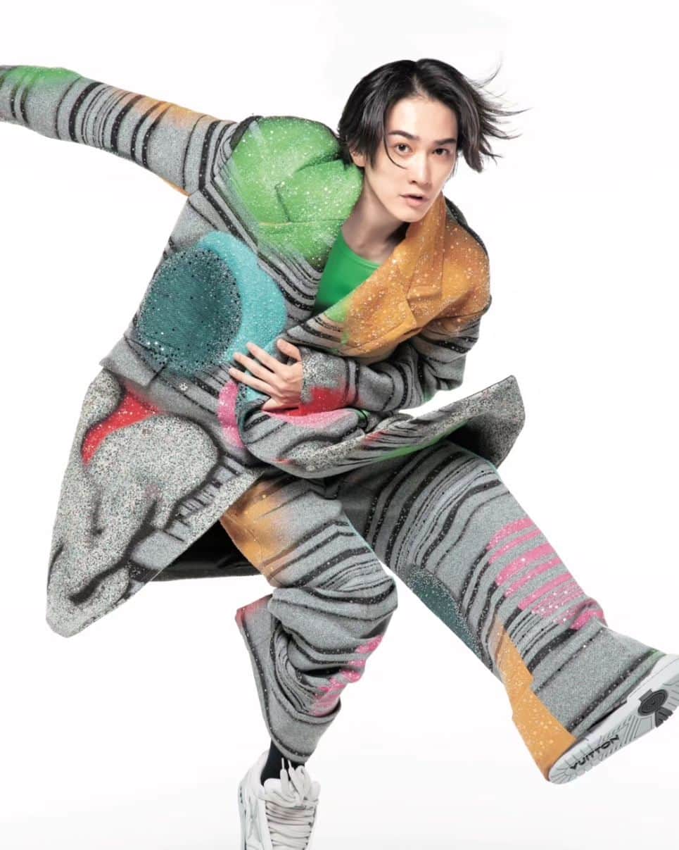 町田啓太のインスタグラム：「「家庭画報」 篠山紀信さんに撮って頂きました。 術にかけられたような楽しい時間でした。  @kateigaho」