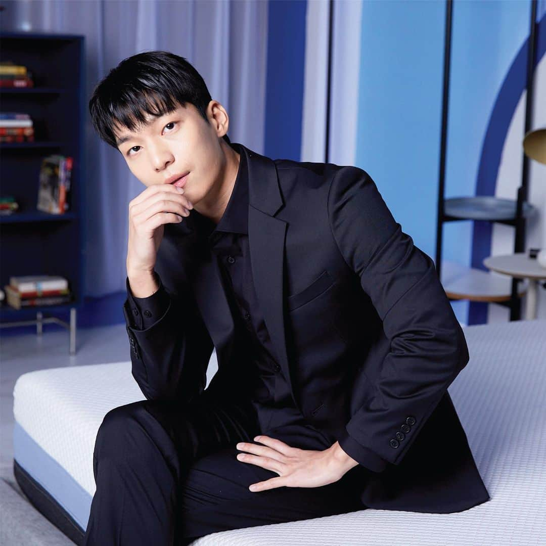 ウィ・ハジュンさんのインスタグラム写真 - (ウィ・ハジュンInstagram)「Feel the experience of Wi Ha Jun's healthy sleep with the INTHEBOX Dash mattress designed with Orthopedic technology Using a type of pocket spring, a soft layer of memory foam, a cool Super Cool Fabric cover plus a Foam Encasement  With love from @inthebox.id @inthebox.sea @letspopthebox 💕😍🔥 #INTHEBOX #SenyamanKasurINTHEBOX #IntheboxWiHaJun #ITBxWHJ #INTHEBOXDash」10月10日 11時07分 - wi__wi__wi