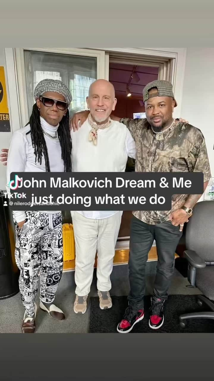 ナイル・ロジャースのインスタグラム：「#johnmalkovich #thekingdream #rock #soul #jam #boston #music #brothers #studio #team #Love #kickass #vibes」