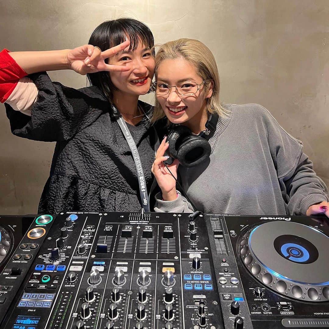 矢部ユウナさんのインスタグラム写真 - (矢部ユウナInstagram)「MYTH PIZZA TABETAI🍕 in OSAKANIGHT⭐︎⭐︎⭐︎⭐︎  @kai1myth  いつもありがとう😊 今日からポップアップ開催してる みたいなので行ってみて〜！  ばんちゃんさんとも久々に お話しできて嬉しかった💯  YouTube見てますの声も嬉しかったでーす！ ありがとう動画更新するー😊😂」10月10日 11時12分 - yunaaay1030