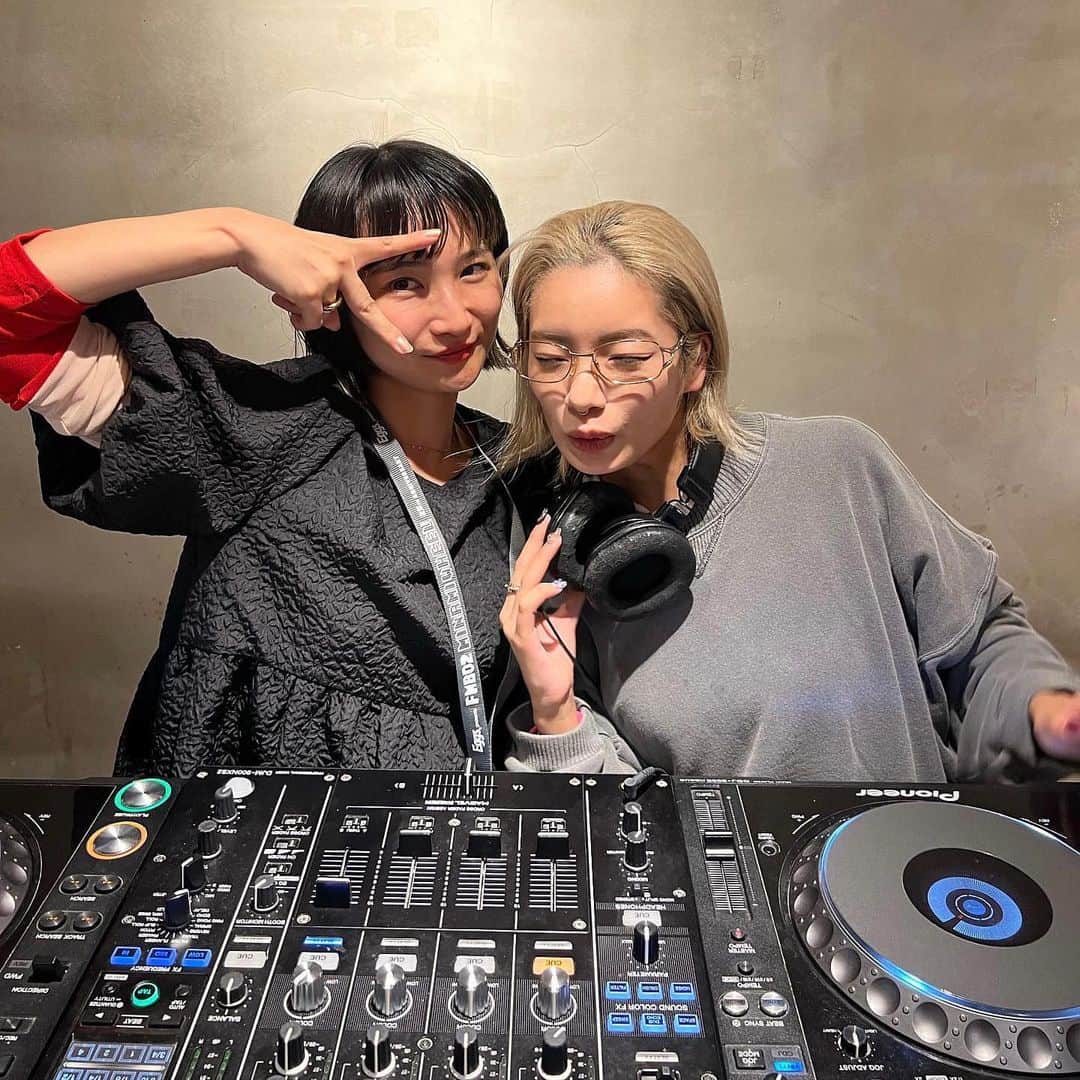 矢部ユウナさんのインスタグラム写真 - (矢部ユウナInstagram)「MYTH PIZZA TABETAI🍕 in OSAKANIGHT⭐︎⭐︎⭐︎⭐︎  @kai1myth  いつもありがとう😊 今日からポップアップ開催してる みたいなので行ってみて〜！  ばんちゃんさんとも久々に お話しできて嬉しかった💯  YouTube見てますの声も嬉しかったでーす！ ありがとう動画更新するー😊😂」10月10日 11時12分 - yunaaay1030
