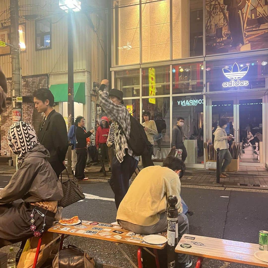 矢部ユウナさんのインスタグラム写真 - (矢部ユウナInstagram)「MYTH PIZZA TABETAI🍕 in OSAKANIGHT⭐︎⭐︎⭐︎⭐︎  @kai1myth  いつもありがとう😊 今日からポップアップ開催してる みたいなので行ってみて〜！  ばんちゃんさんとも久々に お話しできて嬉しかった💯  YouTube見てますの声も嬉しかったでーす！ ありがとう動画更新するー😊😂」10月10日 11時12分 - yunaaay1030