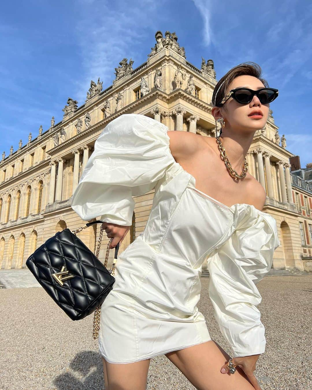 Elva Niのインスタグラム：「postcard sent from beautiful Versailles 📮 #travelwithelva  #versailles」