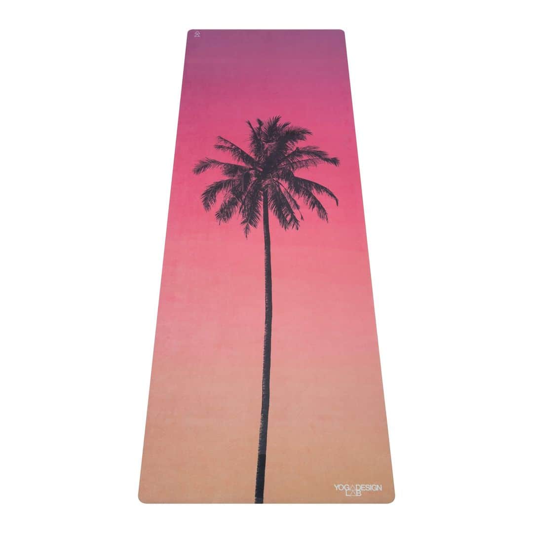 ヨガデザインラボ Yoga Design Labさんのインスタグラム写真 - (ヨガデザインラボ Yoga Design LabInstagram)「✨ COMBO MAT  Venice  屋外でのヨガは、自然の美しさと開放感からストレスを解消し、リラックスするのに最適です。  ヨガの瞑想や深い呼吸を行う際、周囲の自然環境が穏やかさをもたらし、心身ともにリフレッシュできます。  COMBO MAT Venice(ヴェニス)  3.5mm 長さ178cm x 幅61cm」10月10日 11時15分 - yogadesignlabjapan
