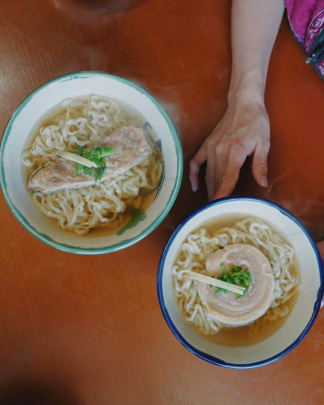 池田泉さんのインスタグラム写真 - (池田泉Instagram)「⁡ その土地の食べ物は楽しみのひとつ🫶 ⁡ にいまそば　 なかゆくい商店 ぐるぐるめんや ⁡ @shiho_takechi にオススメしてもらったから並んでも食べる甲斐あり、大満足でした〜！旅の記録。」10月10日 11時36分 - xxizumi123xx