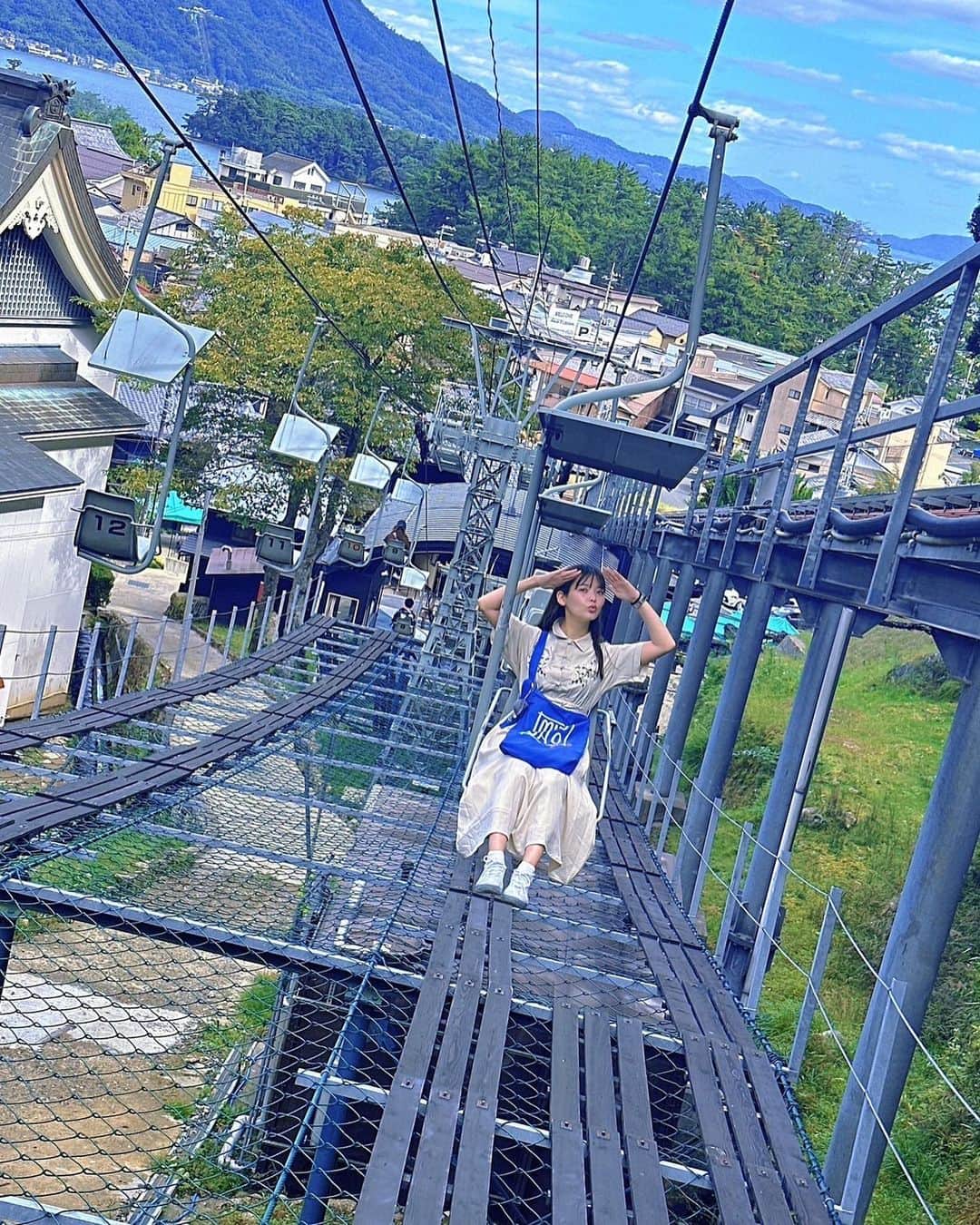 上坂すみれさんのインスタグラム写真 - (上坂すみれInstagram)「京都の天橋立〜！とっても景色が美しかったです！お天気良くて最高…！！ 駅への道すがら東寺にも立ち寄ることができました(*´∀｀*)持国天さまがかっこよかったです！ 動画は、天橋立公園のはしゃぎスポットで一生懸命遊んでいる様子です！！  かようび！皆さま、本日もすこやかにお過ごしくださいませ〜っ！  #京都 #上坂すみれ」10月10日 11時47分 - uesaka_sumire
