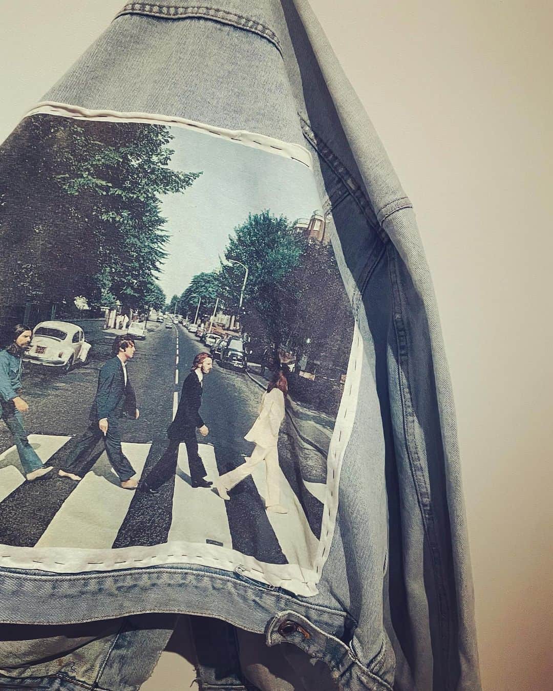 八村倫太郎（WATWING）さんのインスタグラム写真 - (八村倫太郎（WATWING）Instagram)「With The Beatles on the back.」10月10日 11時52分 - rintaro_watwing