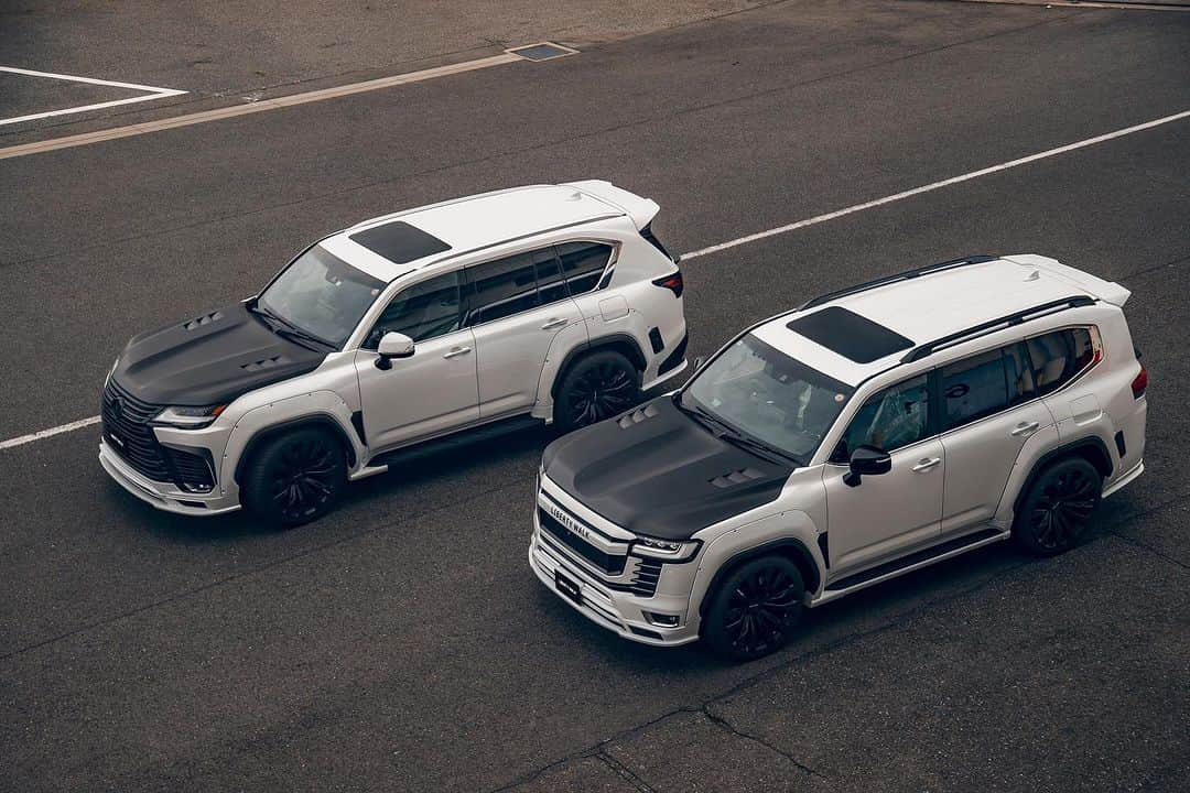 Wataru Katoさんのインスタグラム写真 - (Wataru KatoInstagram)「LIBERTY WALK 　　LBWK NEW LB★works toyota #landcruiser ＆Lexus lx600 suv wide bodykit😆  https://libertywalk.co.jp/bodykit/ @toyota @toyota_jp  @lexususa @lexus_jp  @lexusinsider  @yokohama.rubber_jp  @tone_japan  @libertywalk_tokyo_harajuku  @libertywalk_osaka  @_lbwk_  #libertywalk #lbworks  #lbwk #new#widebody  #kit  #toyotalandcruiser  #landcruiser  #lexus #lx600  #suv#4wd #minigt#ltmw」10月10日 12時00分 - libertywalkkato