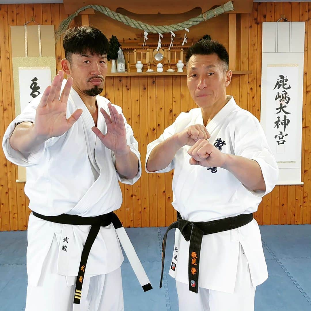 武蔵さんのインスタグラム写真 - (武蔵Instagram)「🤜  数見さんにご出演いただいた武蔵チャンネル、公開中です。  #武蔵 #数見肇  #空手 #極真  #karate  #kyokushin  #musashi  #kazumihajime  #感謝  #youtube」10月10日 12時05分 - musashi_k1karate