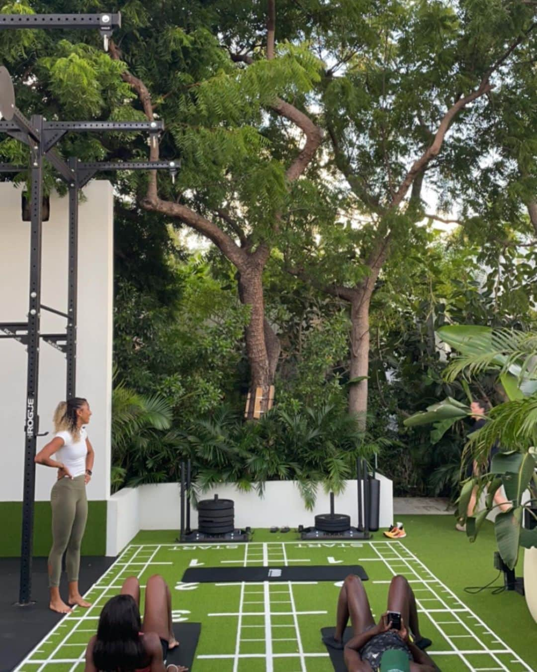 Laviai NIELSENさんのインスタグラム写真 - (Laviai NIELSENInstagram)「a week of perfect balance between movement and stillness  🌴🧘🏽‍♀️🏋🏽‍♀️🌞🏝️🩵✨  thank you to @palmheightsgc @palmheightsathletics for helping us host the Yoga x Run retreat, and for those who got involved 🤍 it was a dream ✨」10月10日 3時13分 - laviai