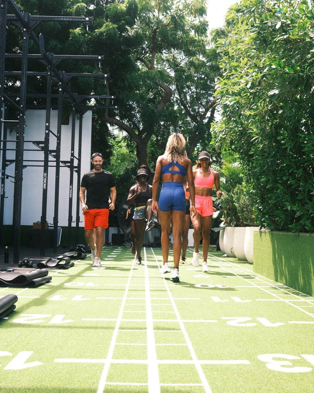 Laviai NIELSENさんのインスタグラム写真 - (Laviai NIELSENInstagram)「a week of perfect balance between movement and stillness  🌴🧘🏽‍♀️🏋🏽‍♀️🌞🏝️🩵✨  thank you to @palmheightsgc @palmheightsathletics for helping us host the Yoga x Run retreat, and for those who got involved 🤍 it was a dream ✨」10月10日 3時13分 - laviai