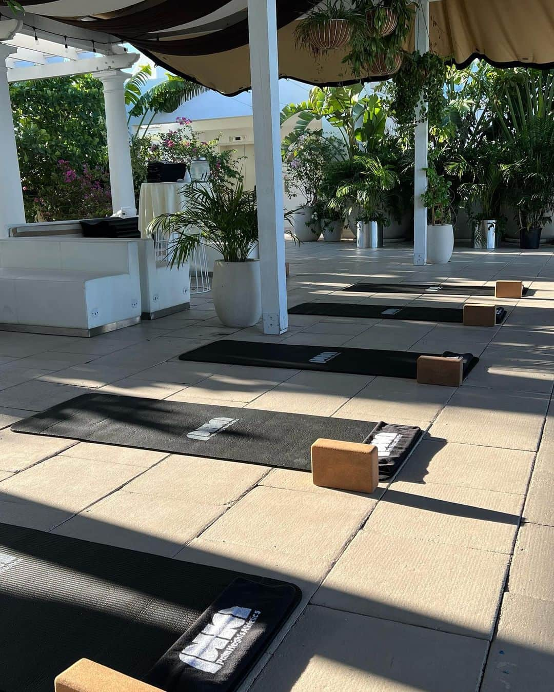 Laviai NIELSENさんのインスタグラム写真 - (Laviai NIELSENInstagram)「a week of perfect balance between movement and stillness  🌴🧘🏽‍♀️🏋🏽‍♀️🌞🏝️🩵✨  thank you to @palmheightsgc @palmheightsathletics for helping us host the Yoga x Run retreat, and for those who got involved 🤍 it was a dream ✨」10月10日 3時13分 - laviai