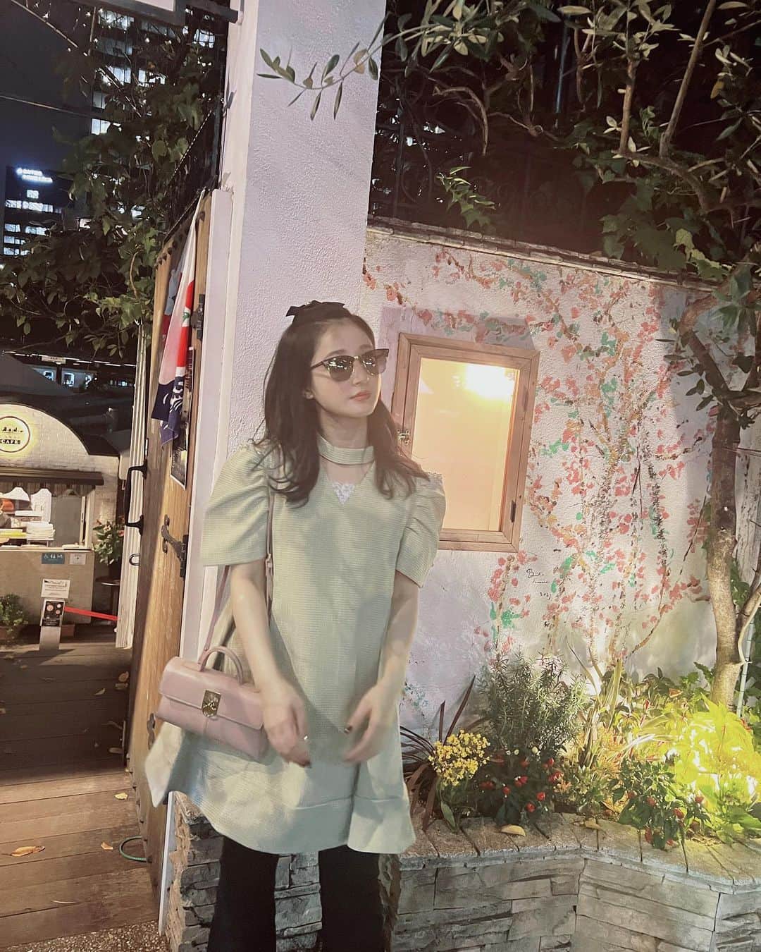 新希咲乃さんのインスタグラム写真 - (新希咲乃Instagram)「🚞𓂃 𓈒𓏸𑁍‬ 南北線は思い出あるんだ🫏  👗 @miss_me_by_chaling  実は大好きな @saaya.xoxo と一緒にコラボ服作ってるよ〜♡ 12月くらいにはお披露目できそう！！ イベントも計画中してるよ🥰  👖 @snidel_official  👜 @cafune.official  👓 @rayban    #新希咲乃  #missmebychaling  #今日のコーデ  #snidel  #cafune  #スナイデル  #ハーフアップ  #ハーフアップアレンジ」10月10日 7時30分 - niki_sakino