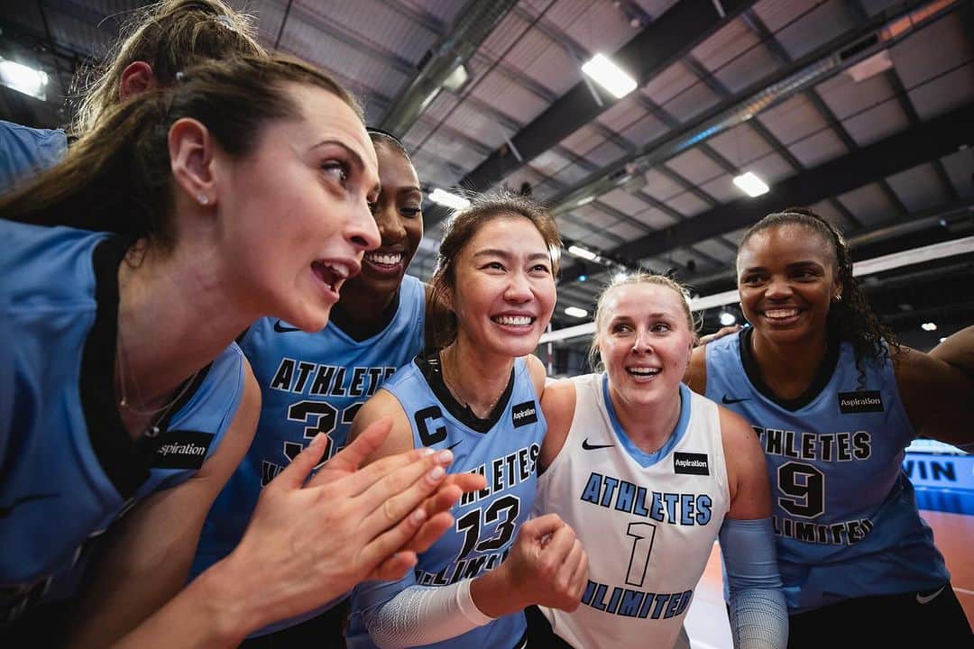 ヌットサラ・トムコムのインスタグラム：「Let’s go BLUE 💙 #AUVB #Season3 วันนี้แข่ง 6 โมงเช้าไทย   @auprovolleyball  @auprosports」