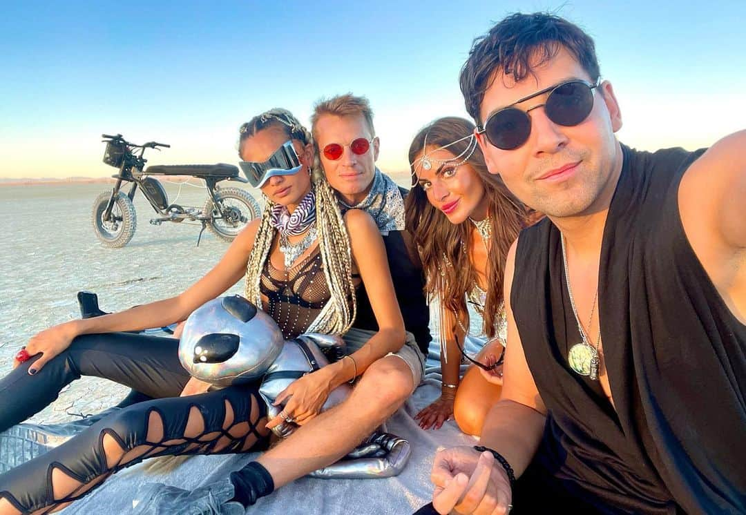 ケリー・ゲイルさんのインスタグラム写真 - (ケリー・ゲイルInstagram)「A little slide from Burning Man💫❤️」10月10日 3時28分 - kellygale