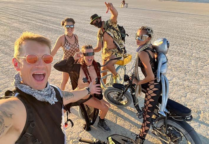 ケリー・ゲイルさんのインスタグラム写真 - (ケリー・ゲイルInstagram)「A little slide from Burning Man💫❤️」10月10日 3時28分 - kellygale