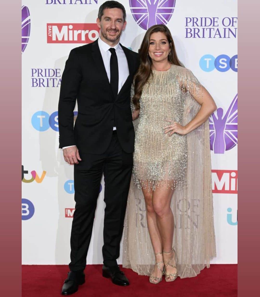 ニッキー・サンダーソンのインスタグラム：「Thank you @prideofbritain for inviting @anthonyquinny and I to last nights awards, it was an honour to attend. We had the best night and we are so grateful that we could be there to celebrate the incredible winners. Such amazing people, doing the most amazing things 🏆  Thank you so much @karen_millen for my absolutely stunning dress, I loved it 💜 perfect dress for a perfect night  #awards #prideofbritain #prideofbritainawards #specialnight #amazingpeople #amazingpeopledoingamazingthings #smile #happy #happygirl #dress #sparklydress #karenmillen #sparkle #sparkly #ad」