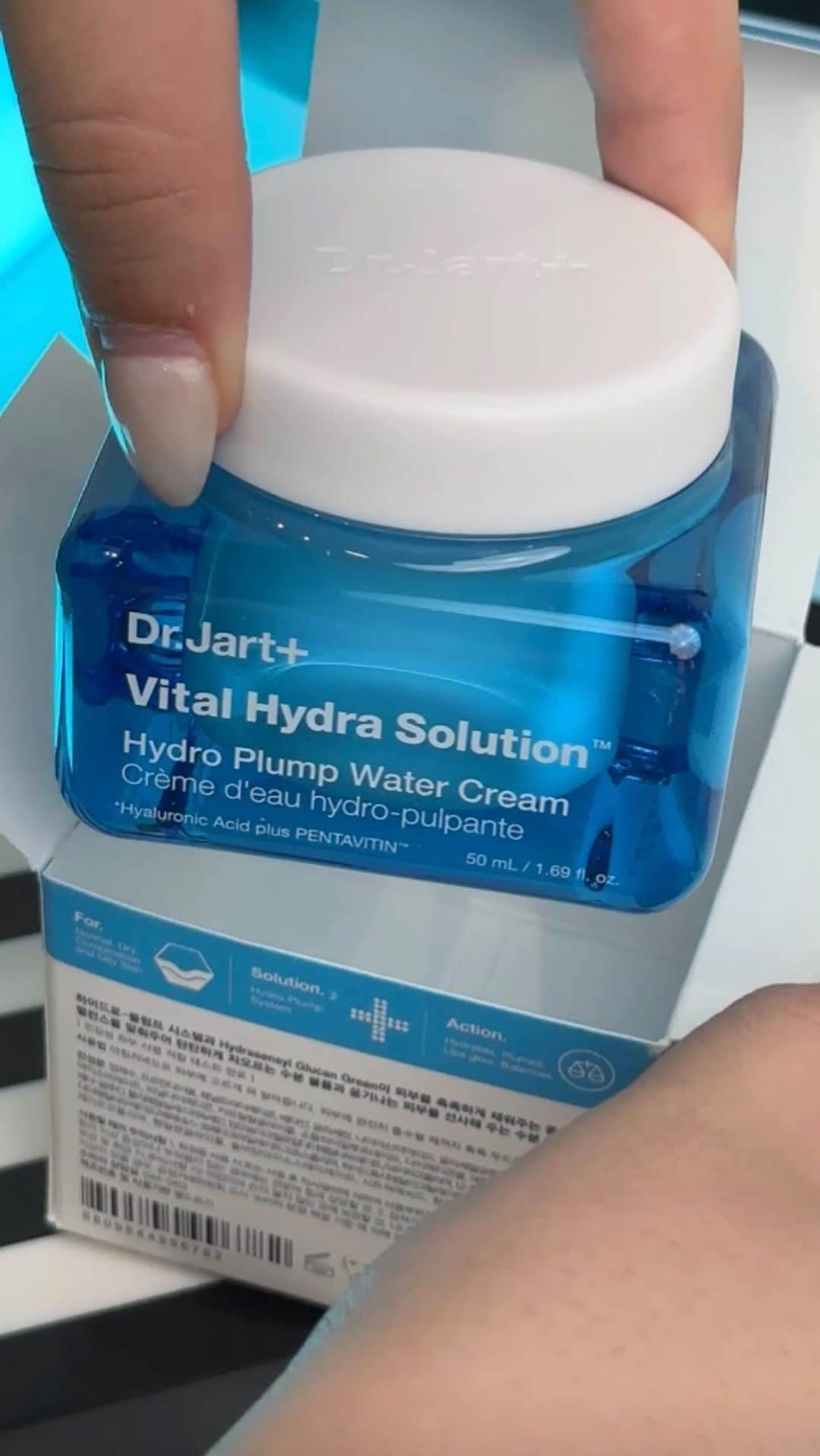 セフォラのインスタグラム：「Entering our jelly-glass-glow skin era with the help of @drjart.」