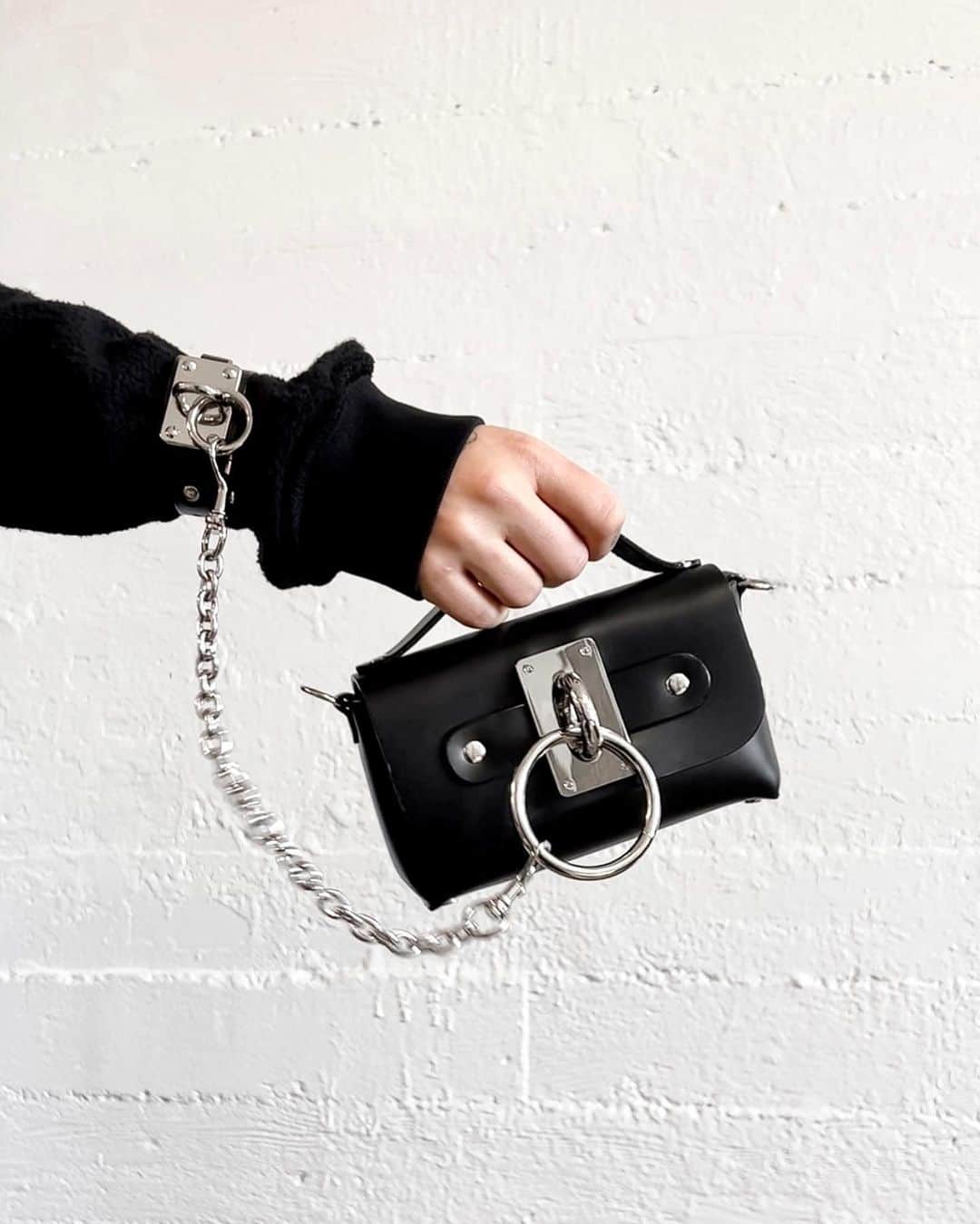 ZANA BAYNEさんのインスタグラム写真 - (ZANA BAYNEInstagram)「The Mini Choker Bag with Cuff & Chain 🌹」10月10日 3時59分 - zanabayne