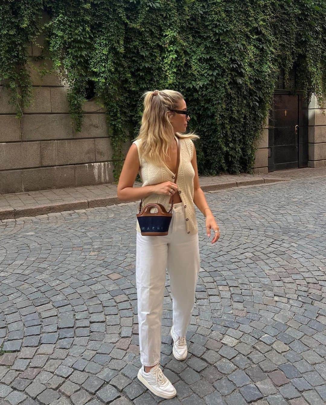 ソルドスのインスタグラム：「Roaming in the Roma Sneaker in Stockholm. ❤️ We're reminiscing on the warm season activities but we're oh so ready for Fall. What fall activity are you looking forward to most?  📸: @ashbegash  . . . . . #shoes #comfortable #soludossummer #fashionfootwear #shoelove #shoesoftheday #sneakergram #summershoes #fallshoes #fallfashion」