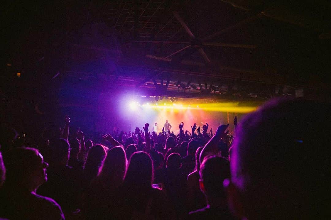 トラビ・マッコイさんのインスタグラム写真 - (トラビ・マッコイInstagram)「Oh Phoenix you thought I FORGOT!!! Thank you for the LOVE!! It was an amazing show!!! And you guys didn’t let up for a single second!!!! We’re grateful beyond measure-❤️™️ and @gymclassheroes 📸- @patrickcapriglione」10月10日 4時18分 - traviemccoy