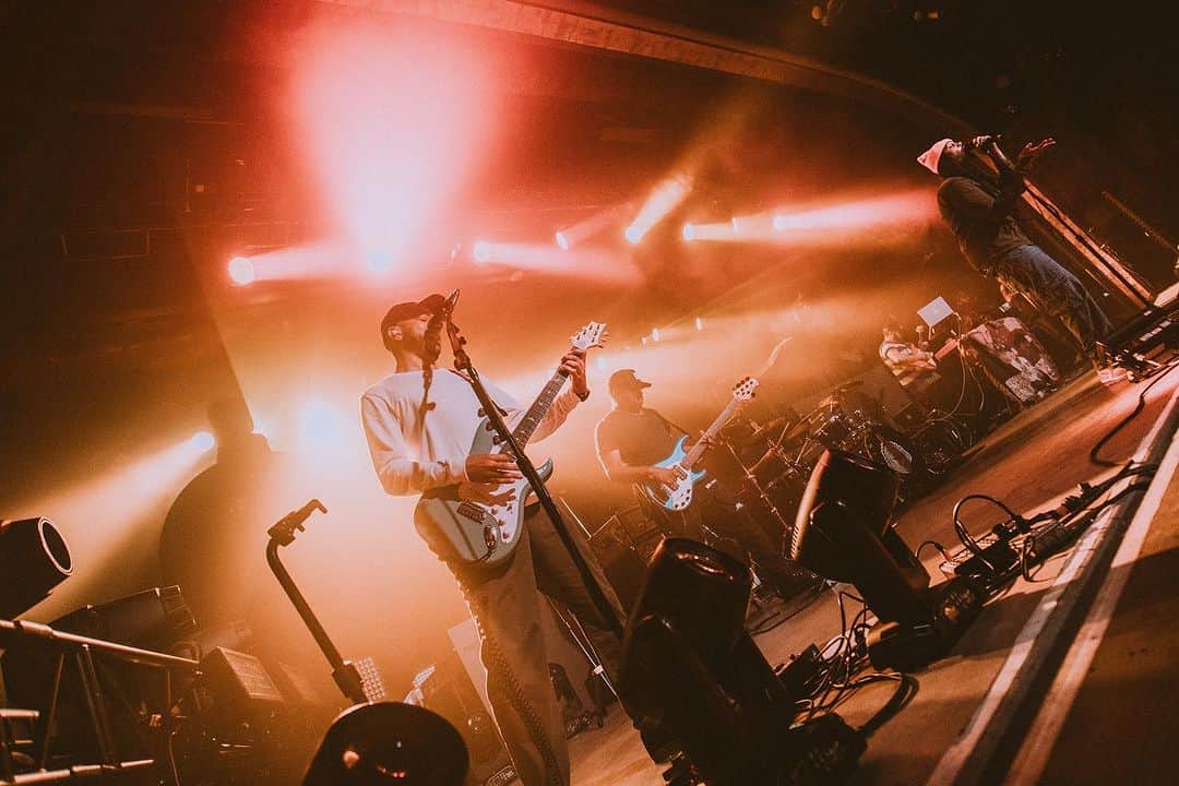 トラビ・マッコイさんのインスタグラム写真 - (トラビ・マッコイInstagram)「Oh Phoenix you thought I FORGOT!!! Thank you for the LOVE!! It was an amazing show!!! And you guys didn’t let up for a single second!!!! We’re grateful beyond measure-❤️™️ and @gymclassheroes 📸- @patrickcapriglione」10月10日 4時18分 - traviemccoy
