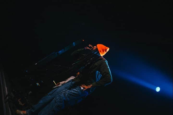 トラビ・マッコイのインスタグラム：「Oh Phoenix you thought I FORGOT!!! Thank you for the LOVE!! It was an amazing show!!! And you guys didn’t let up for a single second!!!! We’re grateful beyond measure-❤️™️ and @gymclassheroes 📸- @patrickcapriglione」