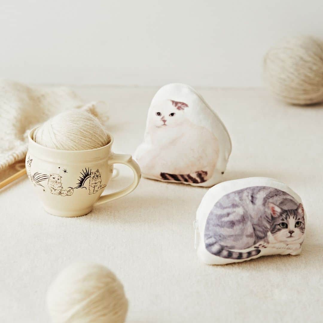 Afternoon Teaさんのインスタグラム写真 - (Afternoon TeaInstagram)「【人気のCat's NapTimeシリーズ第9弾が10/18発売スタート！🐈】 10/18より、ネコ好きクリエイターとともに ネコへの偏愛を発信するプロジェクト『Cat’s ISSUE』とのコラボレーション「Cat’s NapTime 」の第9弾がスタート！ 今回のテーマは「Warm with Cats」。 寒い冬が楽しくなる、あったかアイテムが登場します。 寒い日に温かい紅茶を飲みたくなるようなティーウエアや、まるでネコに温めてもらえているようなモコモコの ファッションアイテムなどが揃いました。  今回もすべてのアイテムがドネーション対象となり、 収益の一部は「Cat's ISSUE」を通して動物愛護団体に 寄付され、保護されたネコたちのために役立てられます。  ------------------------------  Afternoon Tea公式アカウントでは 季節のメニューや雑貨の情報を日々発信しています。 ぜひフォローしてください！ @afternoontea_official  ------------------------------  #AfternoonTea #AfternoonTeaLIVING #アフタヌーンティー #アフタヌーンティーリビング #アフタヌーンティーのある暮らし #catsnaptime #cats_naptime #catsissue #ネコ #雑貨 #ティーウエア」10月10日 10時30分 - afternoontea_official