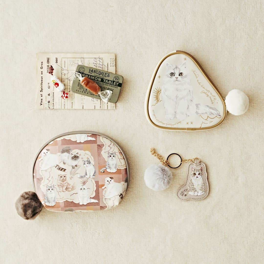 Afternoon Teaさんのインスタグラム写真 - (Afternoon TeaInstagram)「【人気のCat's NapTimeシリーズ第9弾が10/18発売スタート！🐈】 10/18より、ネコ好きクリエイターとともに ネコへの偏愛を発信するプロジェクト『Cat’s ISSUE』とのコラボレーション「Cat’s NapTime 」の第9弾がスタート！ 今回のテーマは「Warm with Cats」。 寒い冬が楽しくなる、あったかアイテムが登場します。 寒い日に温かい紅茶を飲みたくなるようなティーウエアや、まるでネコに温めてもらえているようなモコモコの ファッションアイテムなどが揃いました。  今回もすべてのアイテムがドネーション対象となり、 収益の一部は「Cat's ISSUE」を通して動物愛護団体に 寄付され、保護されたネコたちのために役立てられます。  ------------------------------  Afternoon Tea公式アカウントでは 季節のメニューや雑貨の情報を日々発信しています。 ぜひフォローしてください！ @afternoontea_official  ------------------------------  #AfternoonTea #AfternoonTeaLIVING #アフタヌーンティー #アフタヌーンティーリビング #アフタヌーンティーのある暮らし #catsnaptime #cats_naptime #catsissue #ネコ #雑貨 #ティーウエア」10月10日 10時30分 - afternoontea_official