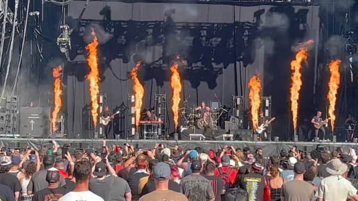クリス・ドートリーのインスタグラム：「Thank you @aftershockfestival for an amazing first time!!! Can’t wait to see you all again in the future!! Thank you to everyone who endured the heat with us and your patience when our sound board crashed during World on Fire!!!!   AI was trying to silence us 😅😂🤣😂  #aftershock #aftershockfestival 🎥 @shabbaarmy」