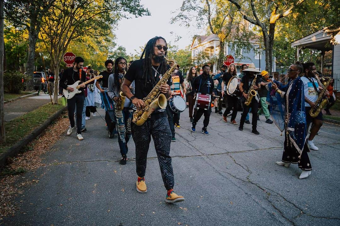 テデスキ・トラックス・バンドのインスタグラム：「@kebbiwilliams and @brandonboone_ at the 13th annual Music In The Park. Kebbi started Music In The Park Atlanta to provide live music and diverse cultural experiences for residents in his community who had limited access to arts and cultural programming. @musicinthepark_atl  📸 @bradleystrickland1」