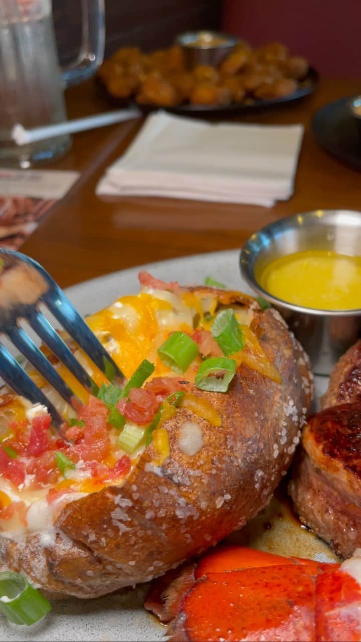 Outback Steakhouseのインスタグラム：「Ladies and gentlemen, we give you the fully loaded baked potato 👏👏👏👏👏」