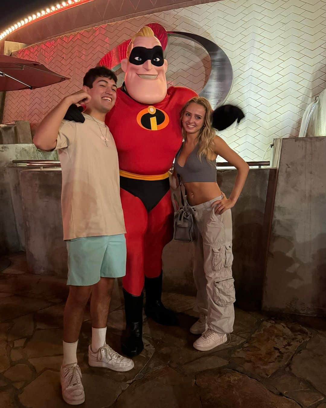Bryant Eslavaさんのインスタグラム写真 - (Bryant EslavaInstagram)「i don’t normally post like this- but i wanted to share some of my fav moments at disneyland❤️」10月10日 4時56分 - bryant
