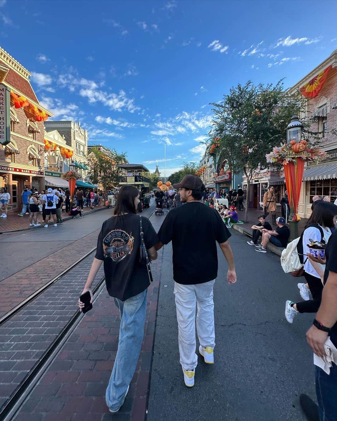 Bryant Eslavaさんのインスタグラム写真 - (Bryant EslavaInstagram)「i don’t normally post like this- but i wanted to share some of my fav moments at disneyland❤️」10月10日 4時56分 - bryant
