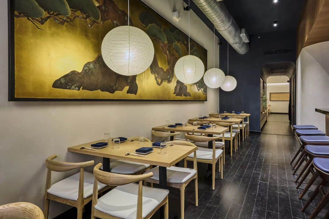 Sushi Azabuのインスタグラム：「Azabu is split into the bar area in the front of the restaurant, a back dining room that is also great for a cozy private event, and we also have a speakeasy omakase-only counter “The Den” downstairs @thedennewyork  Azabu New York @azabunewyork Open Tuesday - Sunday 5:00PM - 10:00PM azabuglobal.com/new-york」