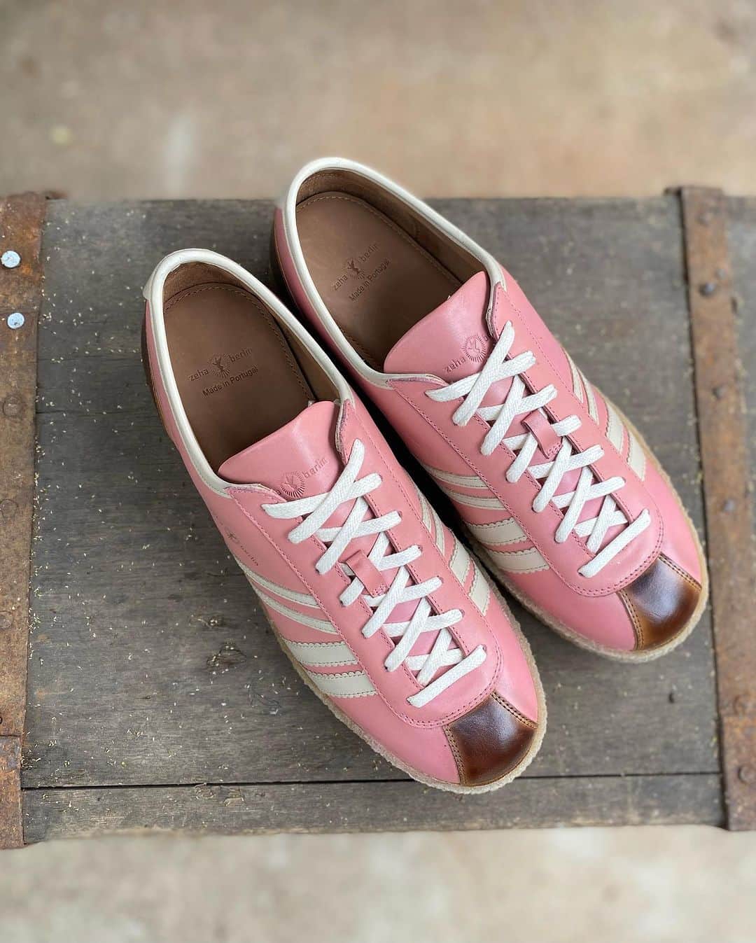 ツェハさんのインスタグラム写真 - (ツェハInstagram)「TRAINER Vintage SNEAKERS Kollektion #zehaberlin #trainer #sneakers #rosarot #fucsia #pantone #rosa #pink #primavera #weekend #weekendinberlin #vintage #heritage #madeinportugal #designdinberlin #berlin」10月10日 5時14分 - zehaberlin