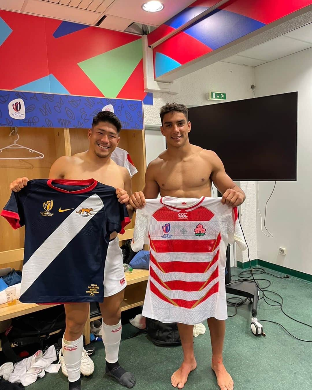 松田力也のインスタグラム：「thank you @santi_carreras  ⁡ Good luck for the next game ⁡ ⁡All the best🔥 ⁡ #2023RWC」