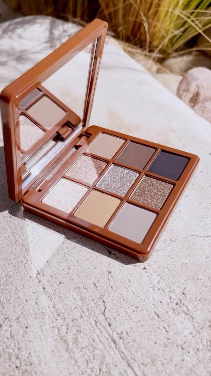 Anastasia Beverly Hillsのインスタグラム：「THE WAIT IS OVER ✨ Tap the link in bio to shop our NEW MINI Sultry Eyeshadow Palette EXCLUSIVELY at AnastasiaBeverlyHills.com!   #AnastasiaBeverlyHills」